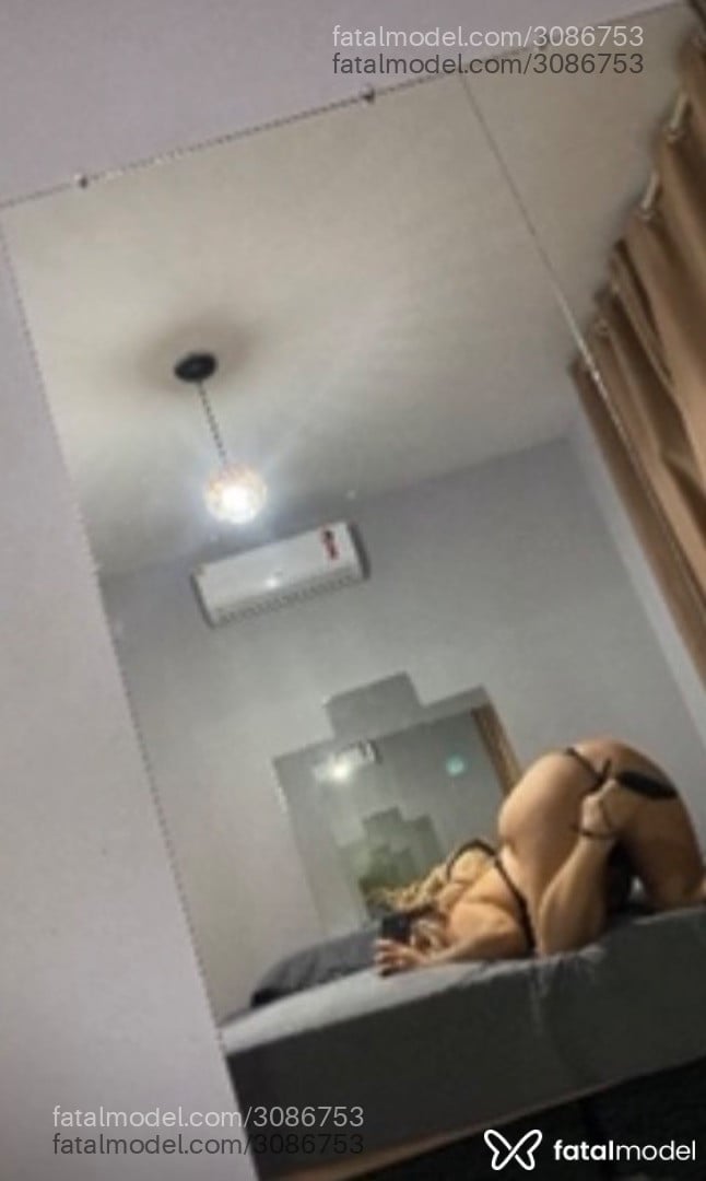 Acompanhante mulher com cabelo castanho de olhos castanhos - Vívian