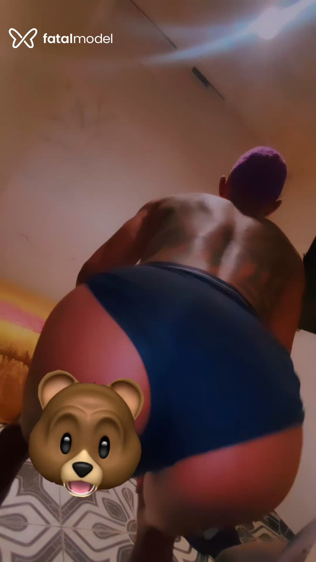 Acompanhante homem com cabelo castanho de olhos castanhos - Ninfevn