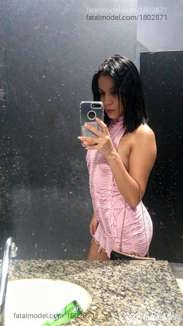 Acompanhante mulher morena (o) de olhos castanhos - Nenê