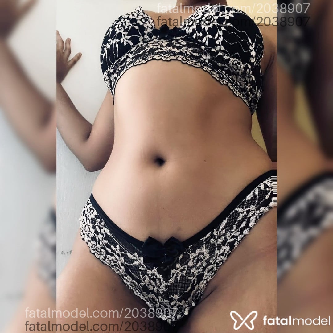 Acompanhante mulher morena (o) de olhos verdes - Isa