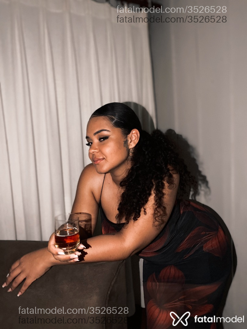 Acompanhante mulher morena (o) de olhos pretos - Bruna Gomes