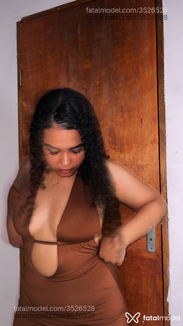 Acompanhante mulher morena (o) de olhos pretos - Bruna Gomes