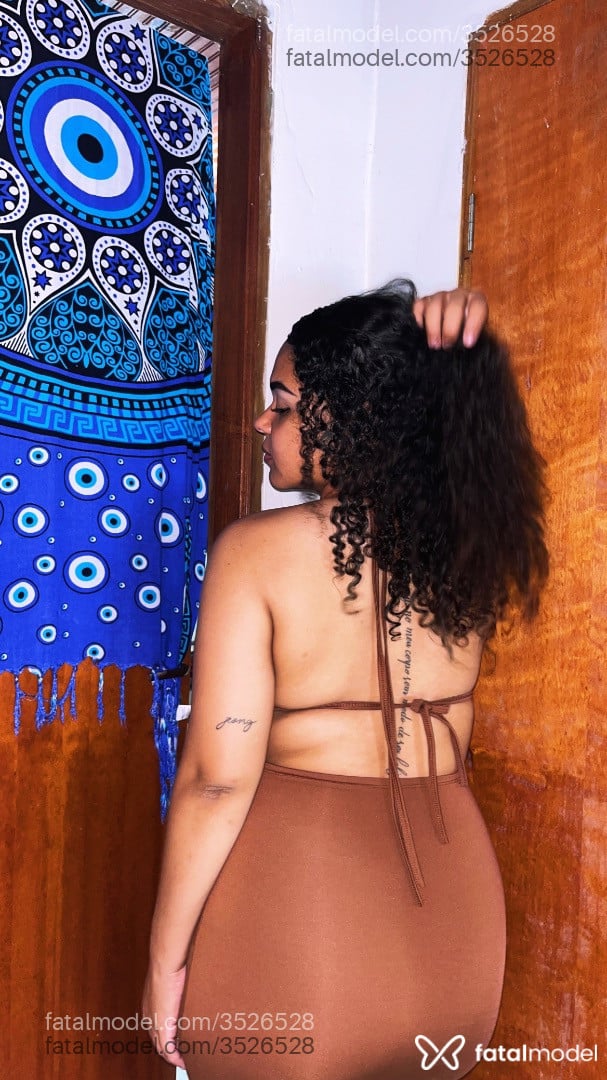 Acompanhante mulher morena (o) de olhos pretos - Bruna Gomes