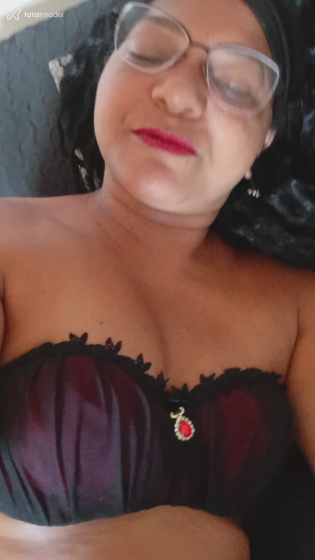 Acompanhante mulher com cabelo castanho de olhos castanhos - Thalita