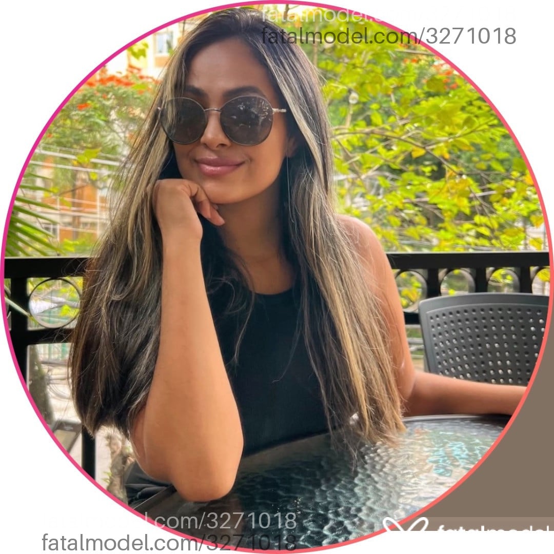 Acompanhante mulher morena (o) de olhos mel - Morena