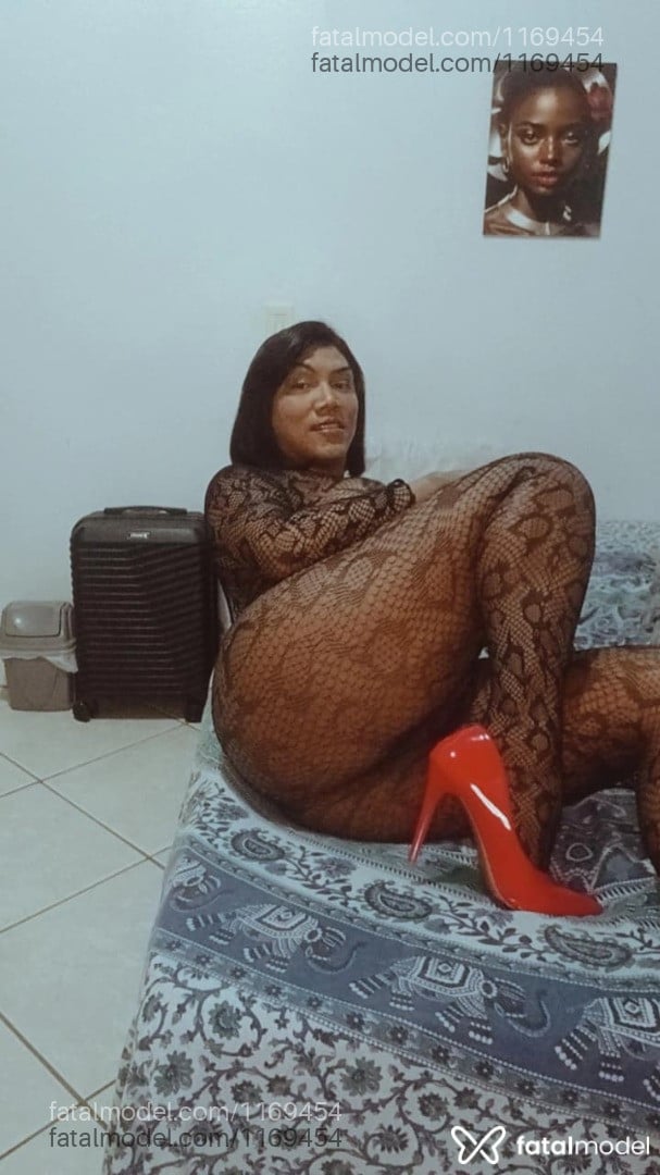 Acompanhante travesti com cabelo castanho de olhos pretos - Kiara Silva