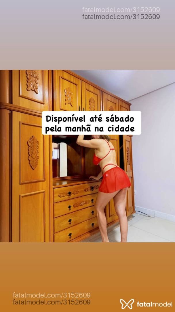 Acompanhante mulher loira (o) de olhos castanhos - Juliamassagista