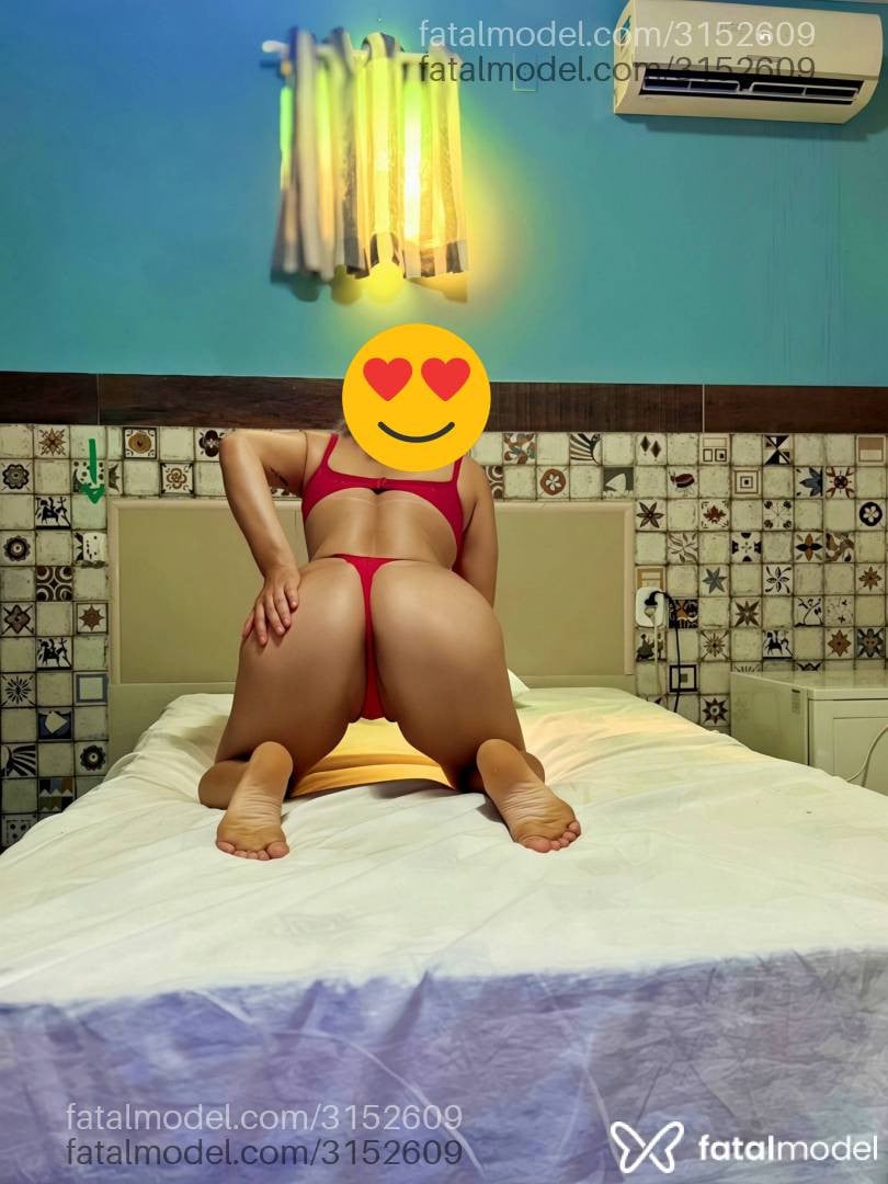 Acompanhante mulher loira (o) de olhos castanhos - Juliamassagista