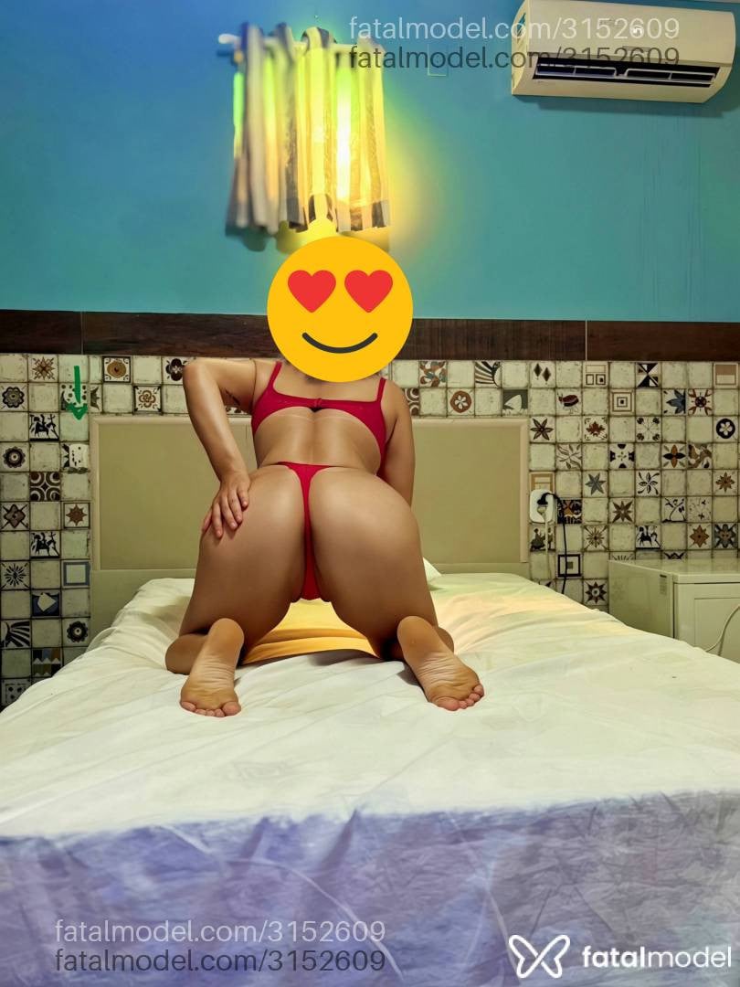 Acompanhante mulher loira (o) de olhos castanhos - Juliamassagista