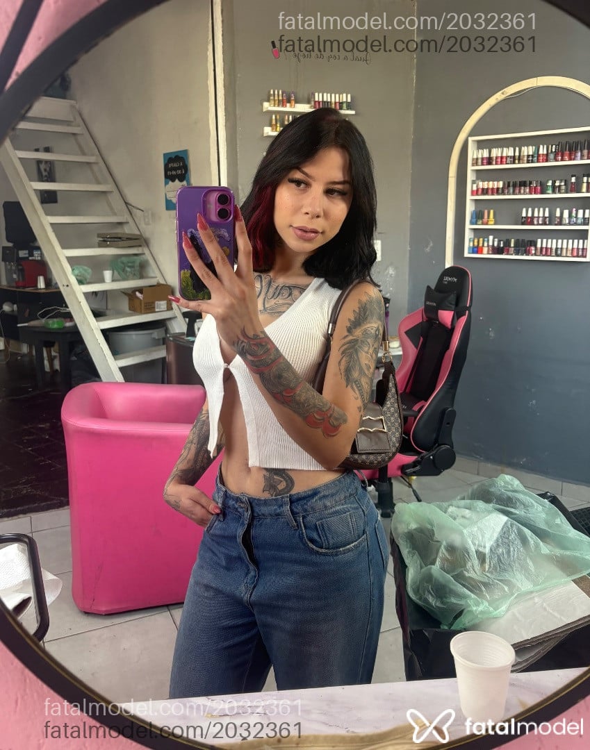 Acompanhante mulher com cabelo castanho de olhos castanhos - Luciana