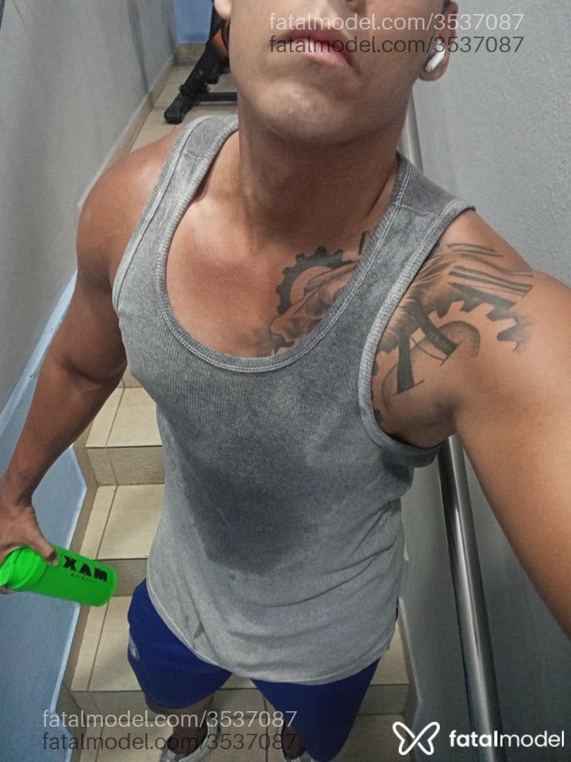 Acompanhante homem com cabelo castanho de olhos castanhos - Anderson Steel