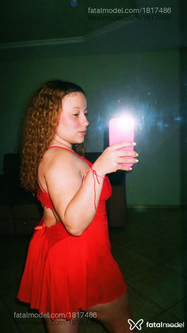 Acompanhante mulher ruiva (o) de olhos mel - Mel Fernandes