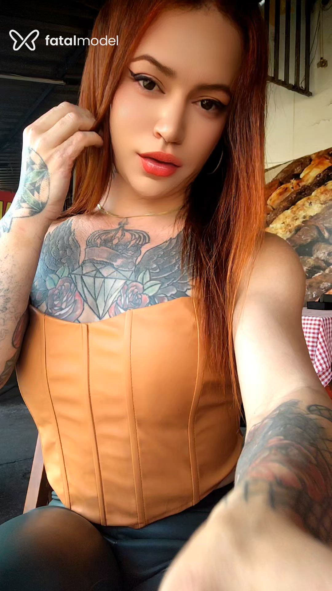 Acompanhante travesti ruiva (o) de olhos castanhos - Danii