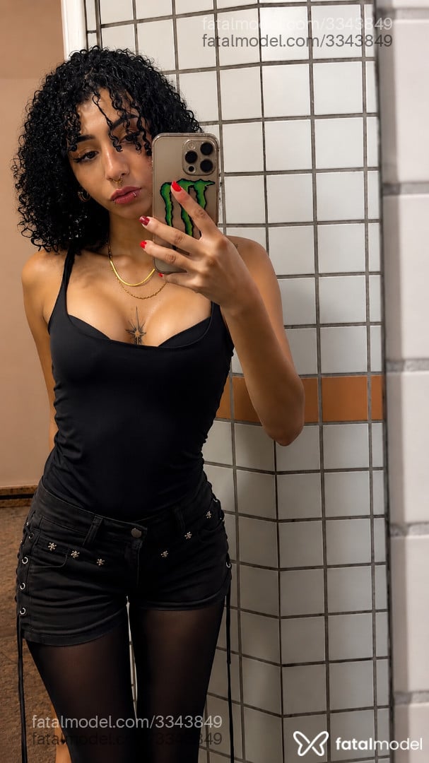 Acompanhante mulher morena (o) de olhos castanhos - Nana