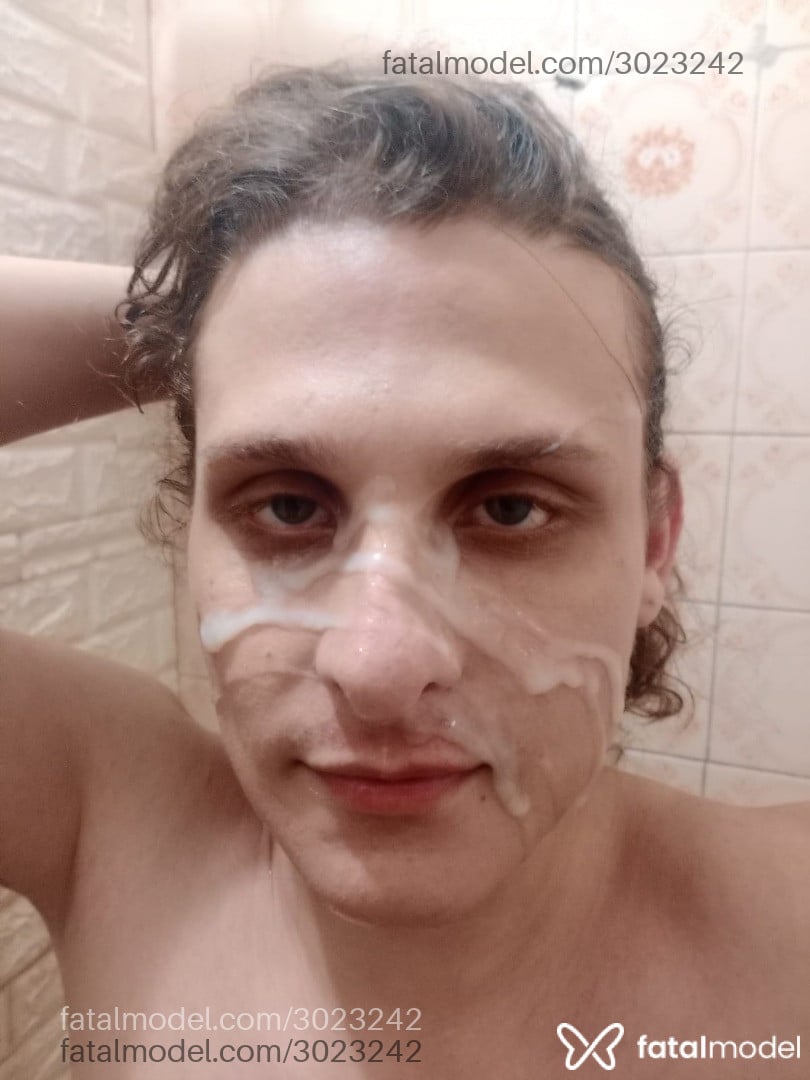 Acompanhante não-binário loira (o) de olhos verdes - Lavínia