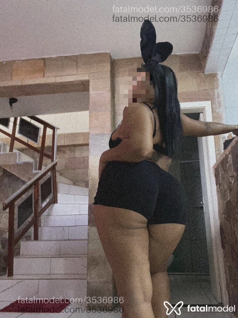 Acompanhante mulher morena (o) de olhos pretos - Seline Muniz