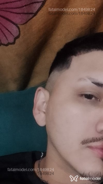 Acompanhante homem com cabelo castanho de olhos castanhos - Junior