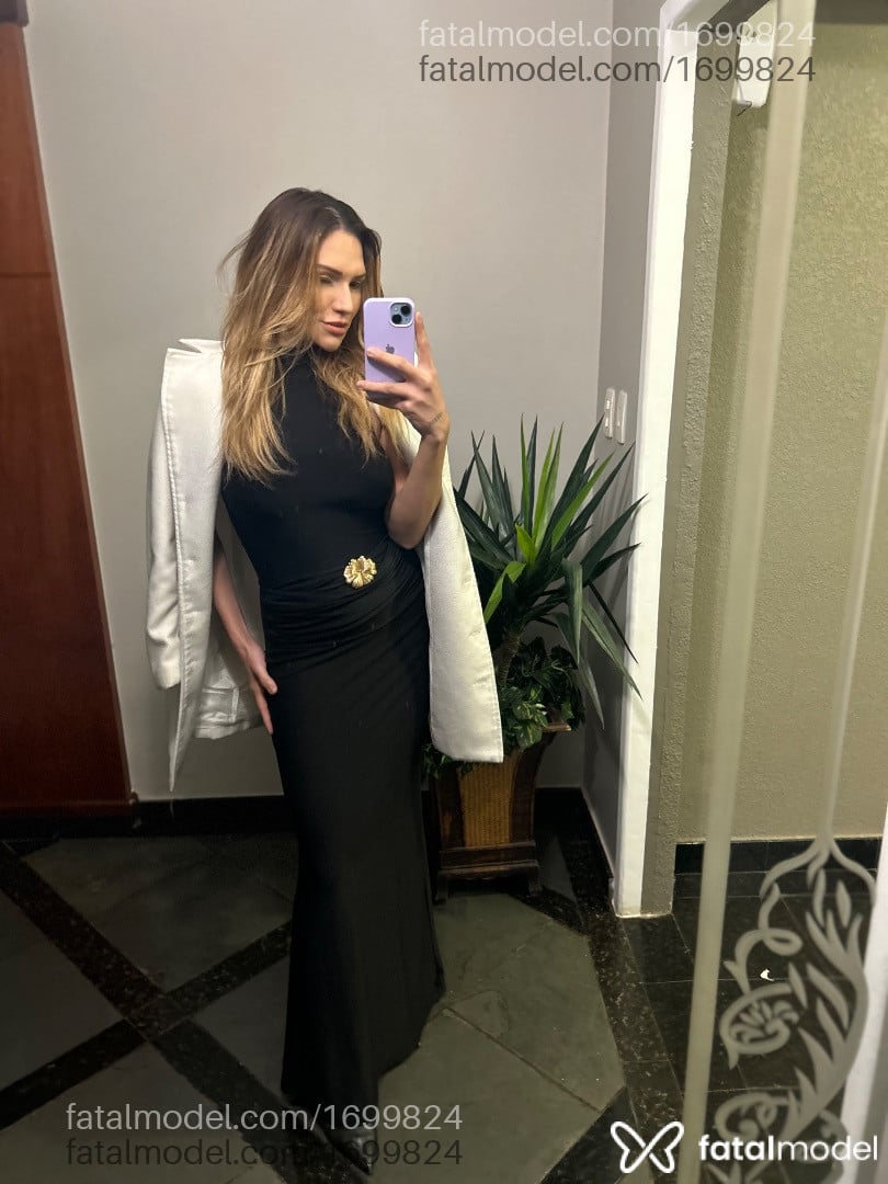 Acompanhante mulher com cabelo castanho de olhos castanhos - Pérola Garcia
