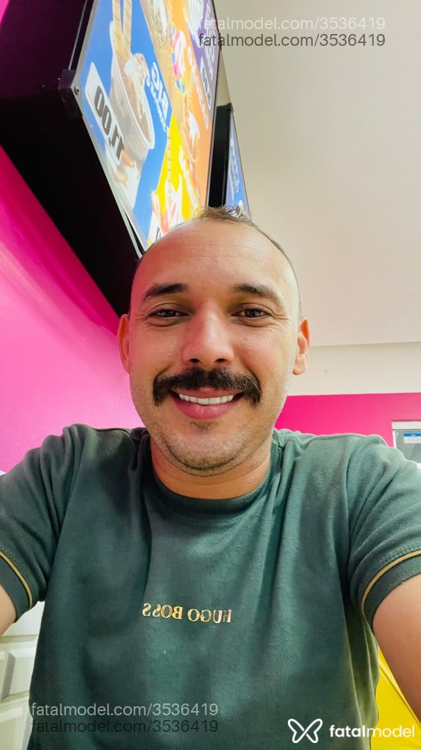 Acompanhante homem com cabelo castanho de olhos castanhos - Vinicius Acompanhante homem com cabelo castanho de olhos castanhos - Vinicius