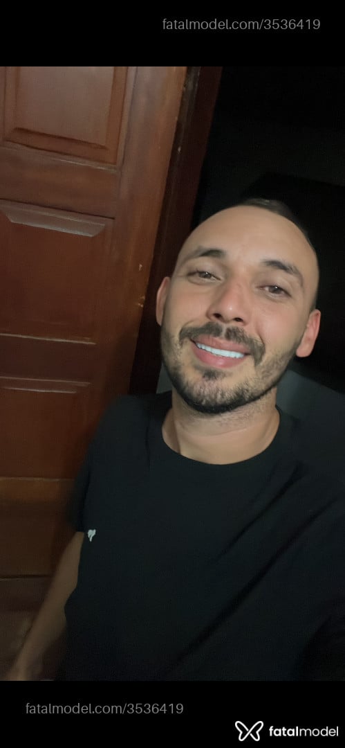 Acompanhante homem com cabelo castanho de olhos castanhos - Vinicius Acompanhante homem com cabelo castanho de olhos castanhos - Vinicius