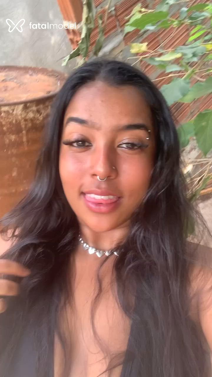 Acompanhante mulher morena (o) de olhos pretos - Kendraqueen