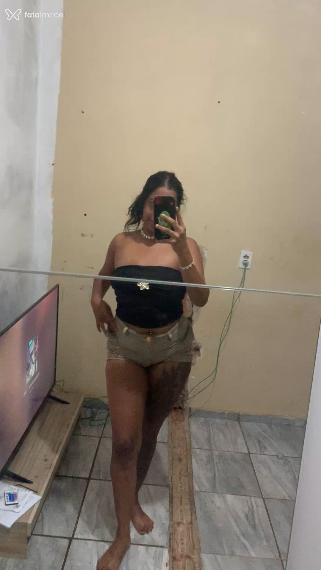 Acompanhante mulher morena (o) de olhos pretos - Kendraqueen