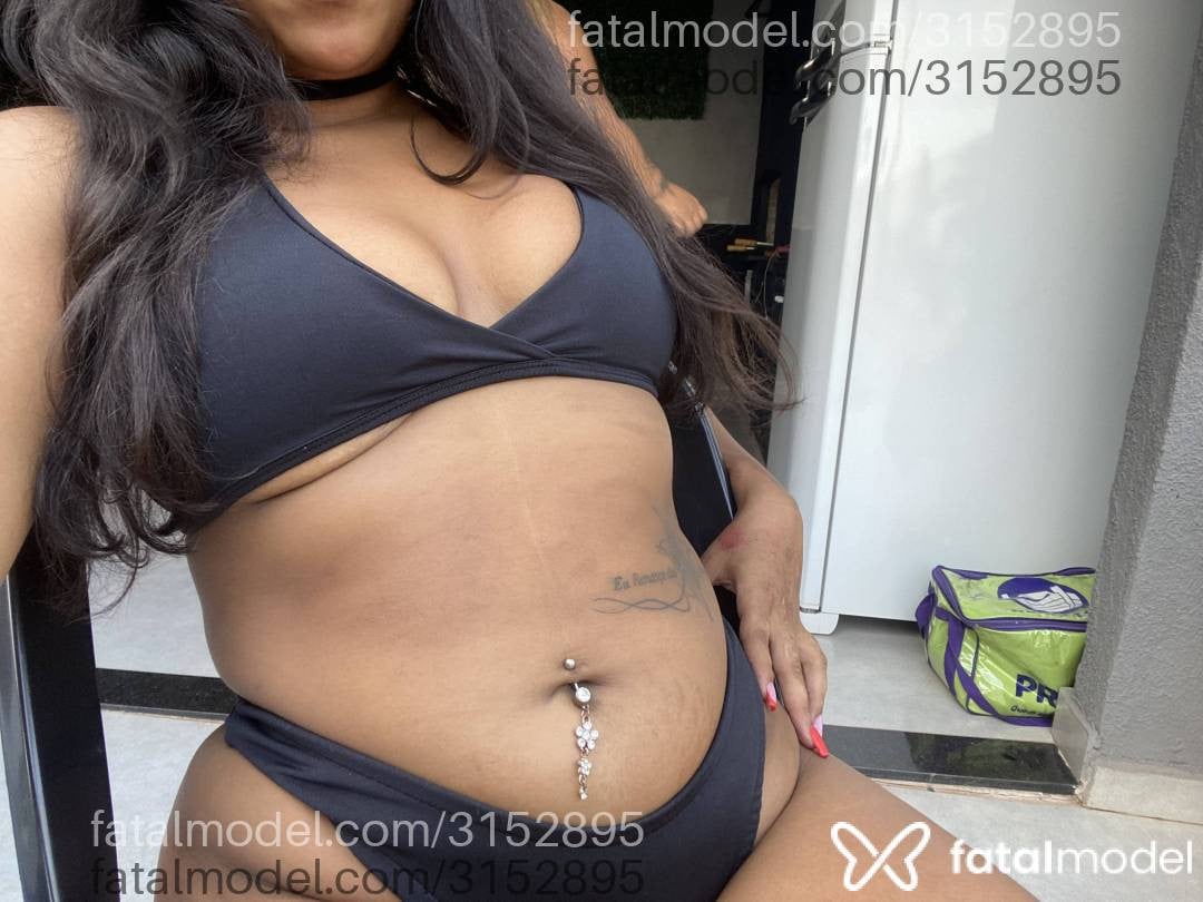 Acompanhante mulher morena (o) de olhos pretos - Kendraqueen