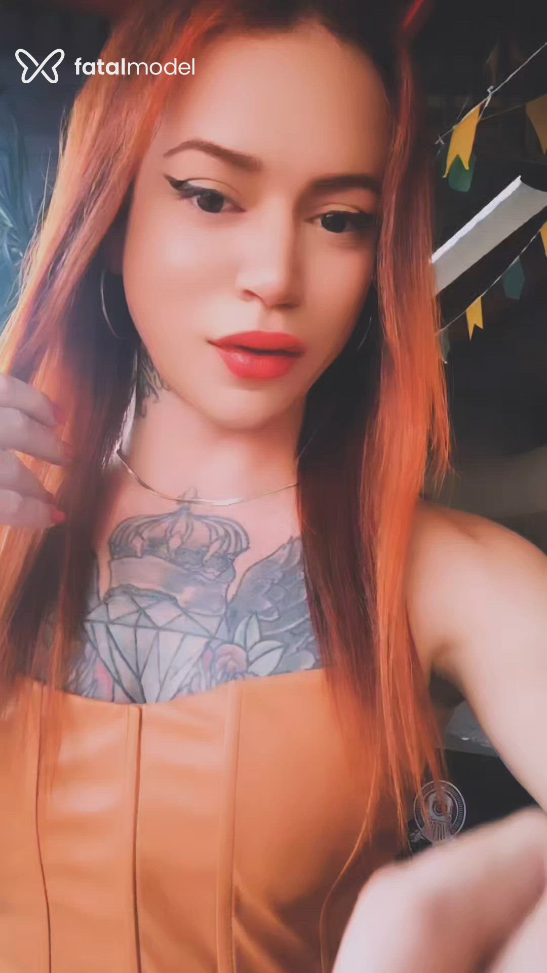 Acompanhante travesti ruiva (o) de olhos castanhos - Danii