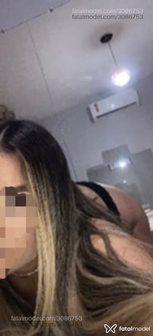 Acompanhante mulher com cabelo castanho de olhos castanhos - Vívian