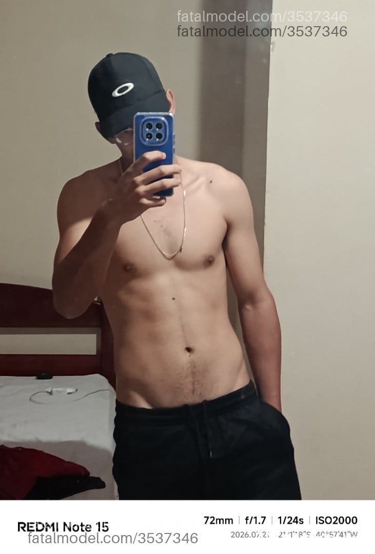 Acompanhante homem morena (o) de olhos castanhos - Nyurbr