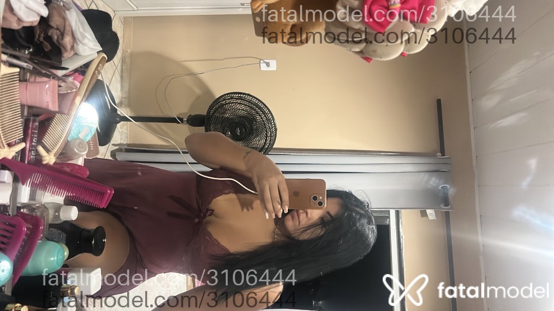 Acompanhante mulher morena (o) de olhos castanhos - Julia