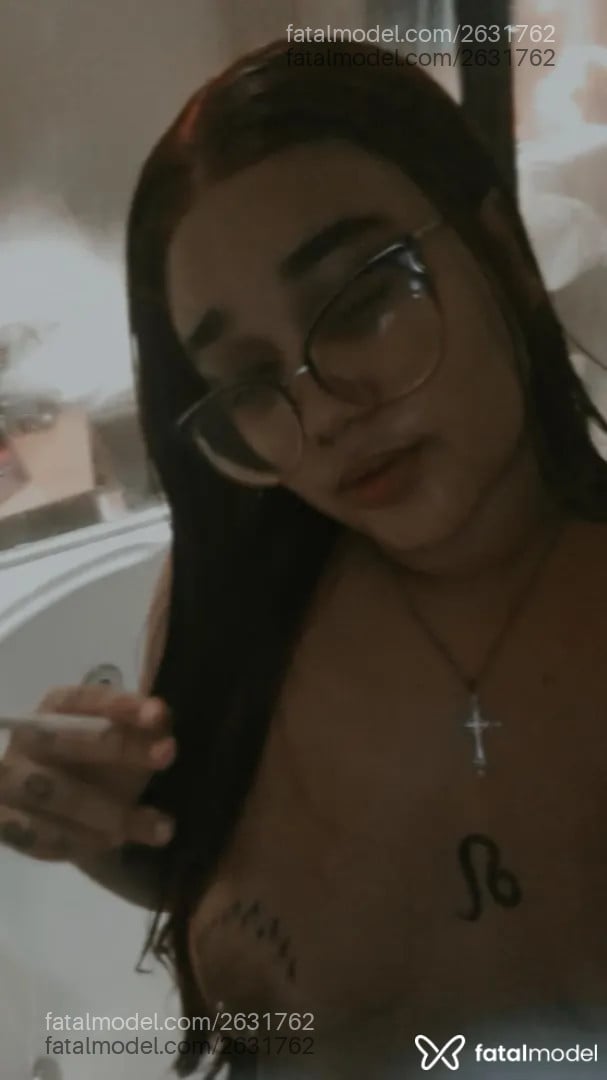 Acompanhante mulher com cabelo castanho de olhos castanhos - Lilica