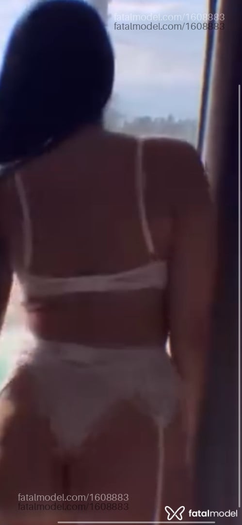 Acompanhante mulher morena (o) de olhos pretos - Lorena