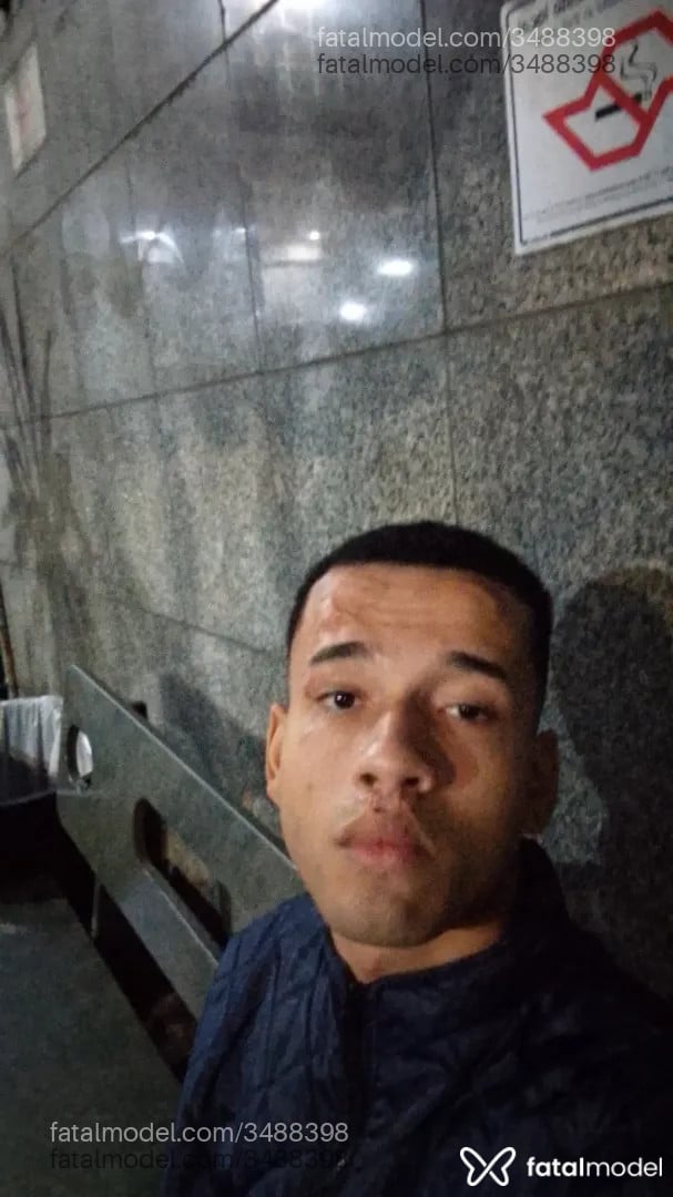 Acompanhante homem morena (o) de olhos castanhos - Vitor