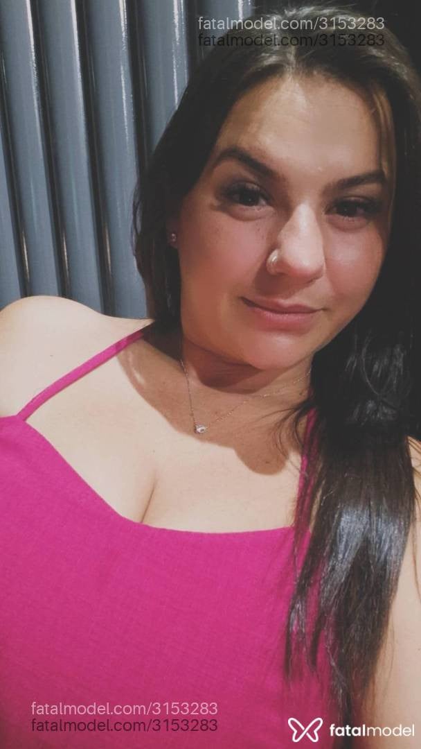 Acompanhante mulher com cabelo castanho de olhos castanhos - Alice