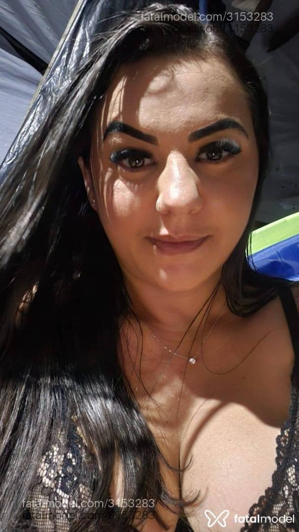 Acompanhante mulher com cabelo castanho de olhos castanhos - Alice