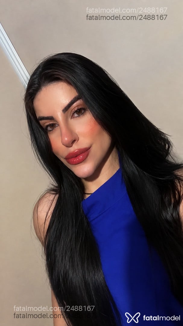 Acompanhante mulher com cabelo castanho de olhos castanhos - Cléo Ferrari
