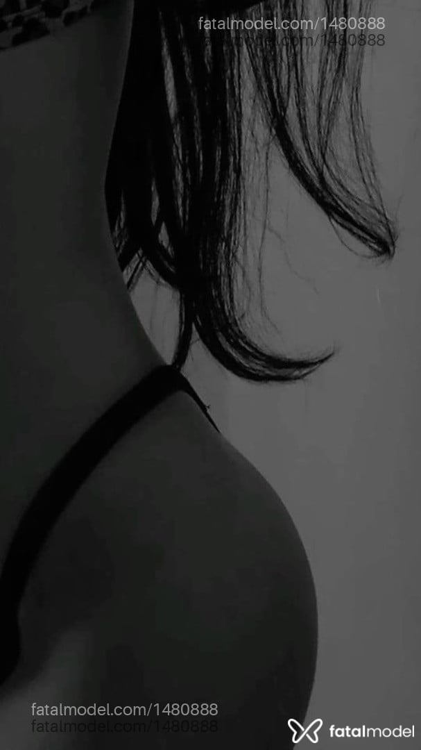 Acompanhante mulher morena (o) de olhos pretos - Lara