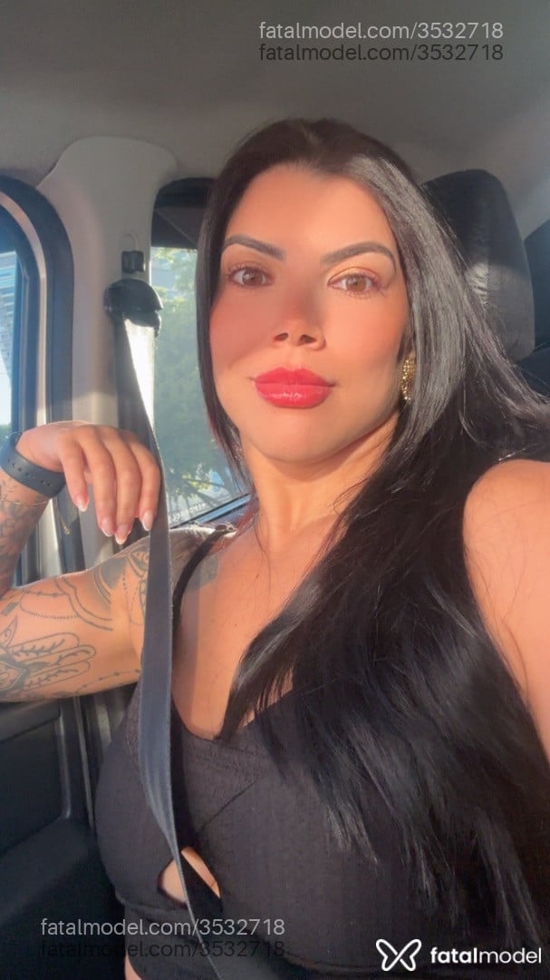 Acompanhante mulher morena (o) de olhos castanhos - Gaby Alm