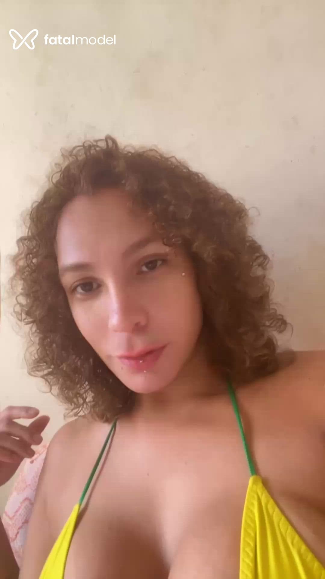 Acompanhante mulher trans morena (o) de olhos castanhos - Larissa