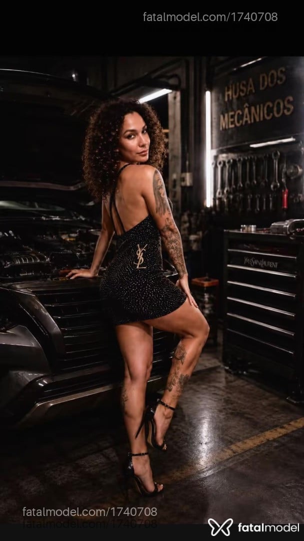 Acompanhante mulher trans morena (o) de olhos castanhos - Larissa