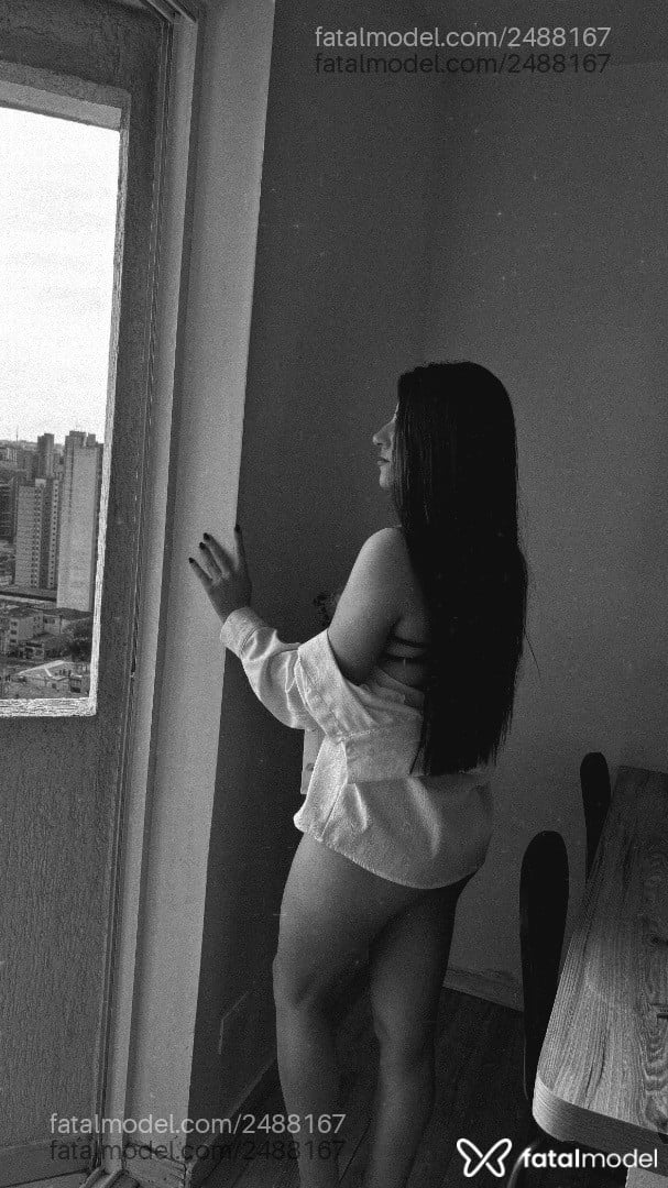 Acompanhante mulher com cabelo castanho de olhos castanhos - Cléo Ferrari
