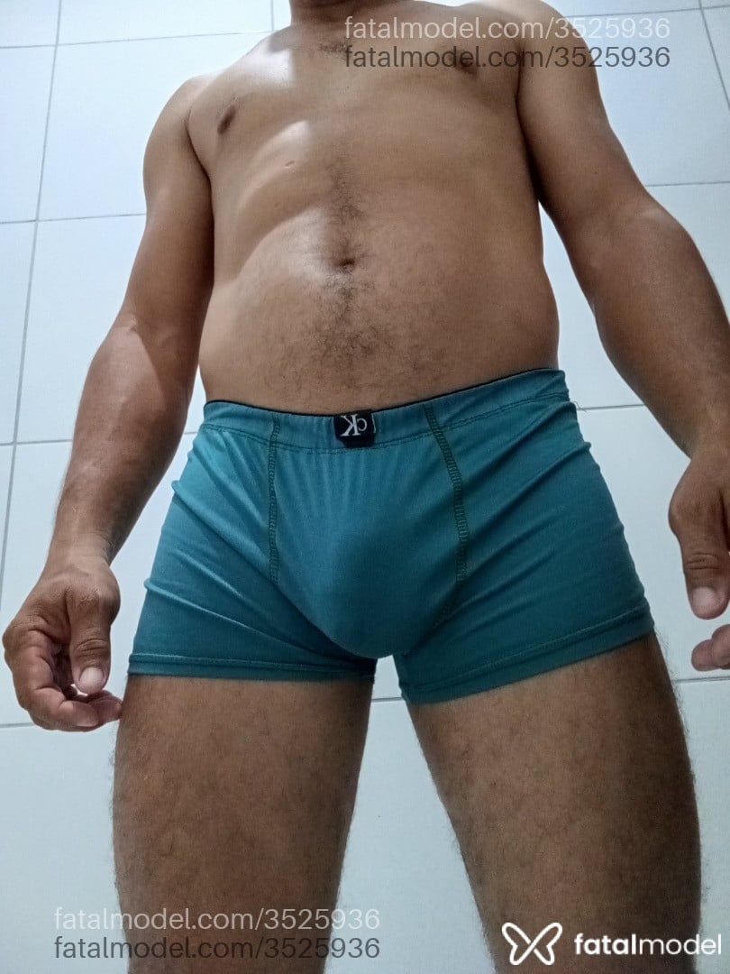 Acompanhante homem com cabelo castanho de olhos castanhos - Márcio