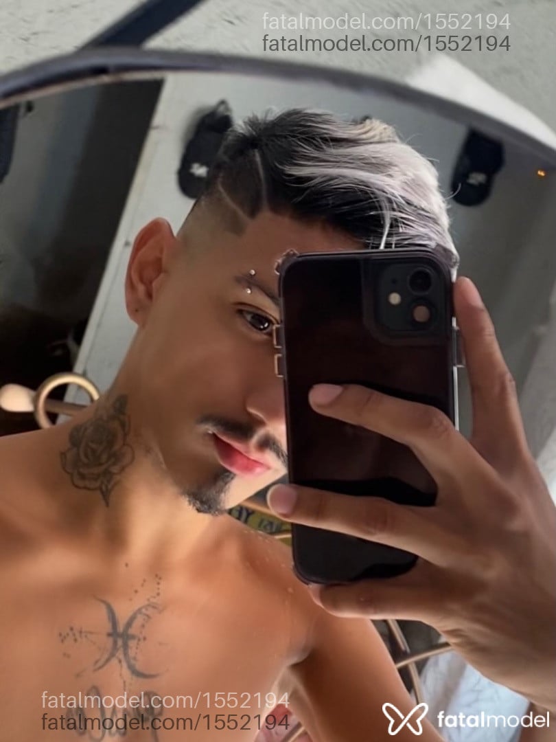 Acompanhante homem loira (o) de olhos castanhos - Whh