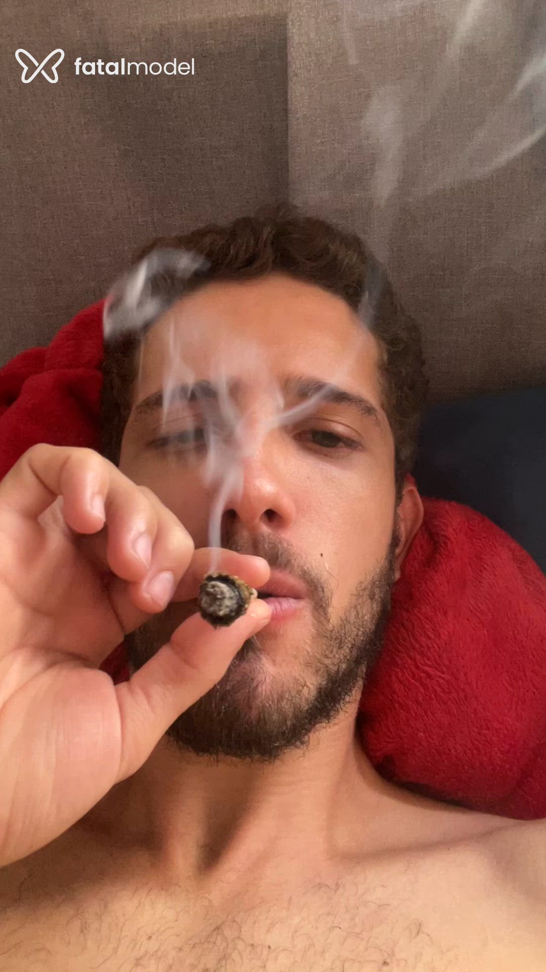 Acompanhante homem com cabelo castanho de olhos verdes - Felipe Nascimento