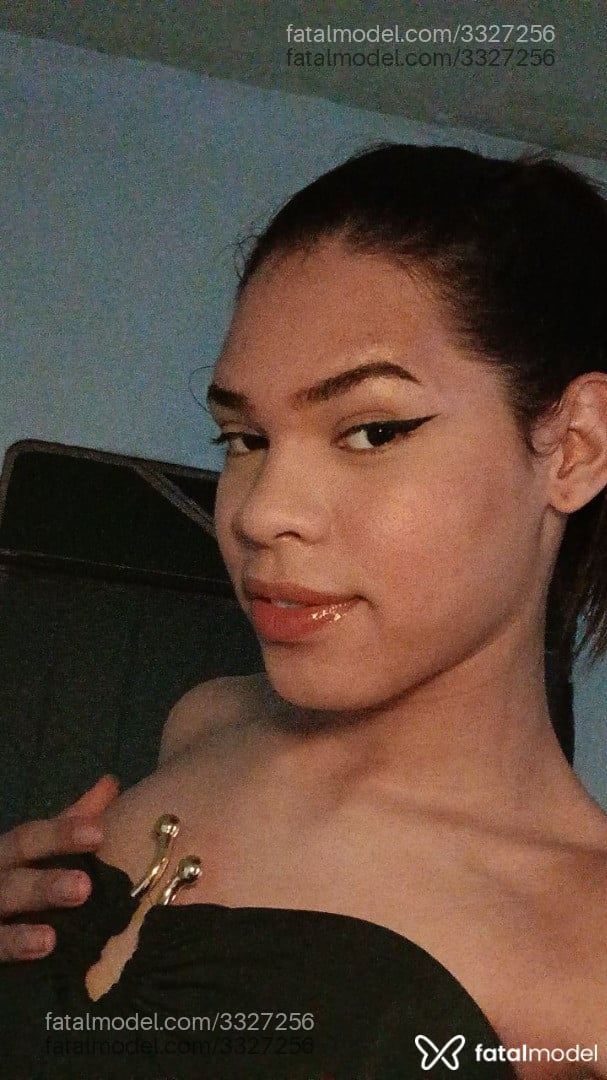 Acompanhante mulher trans ruiva (o) de olhos castanhos - Danny