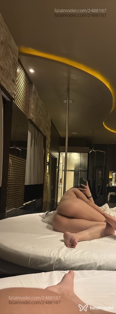 Acompanhante mulher com cabelo castanho de olhos castanhos - Cléo Ferrari