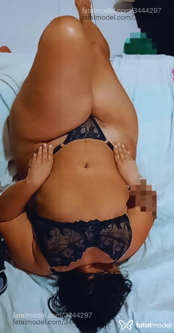 Acompanhante mulher morena (o) de olhos pretos - Valesca