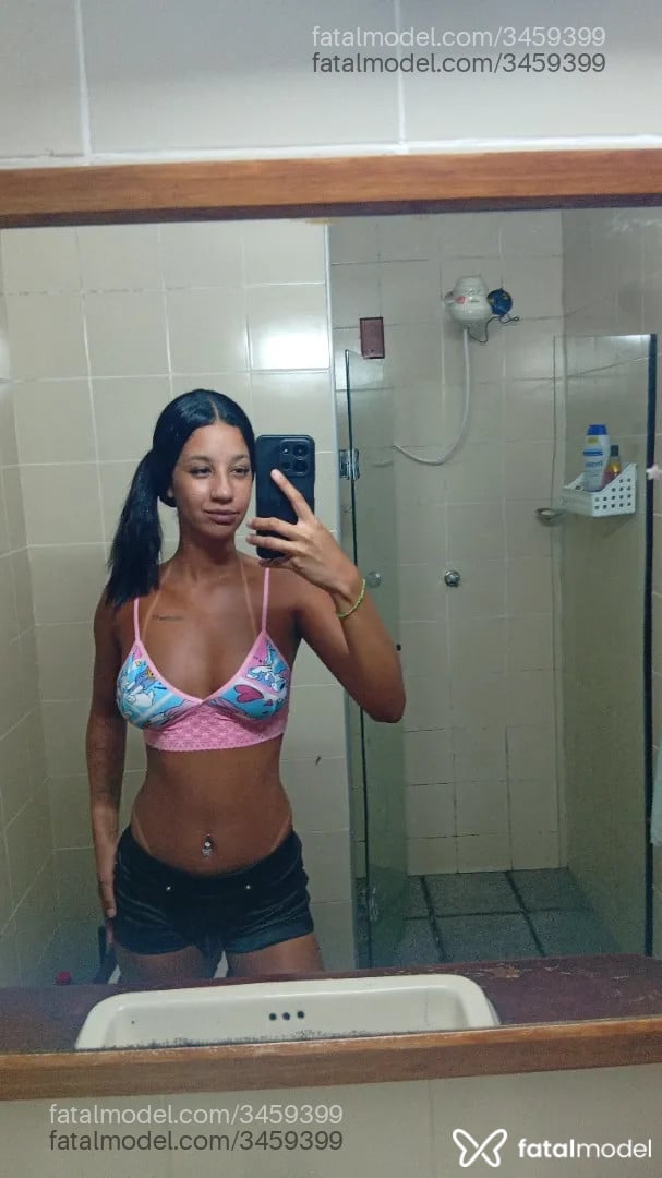 Acompanhante mulher morena (o) de olhos castanhos - Lívia