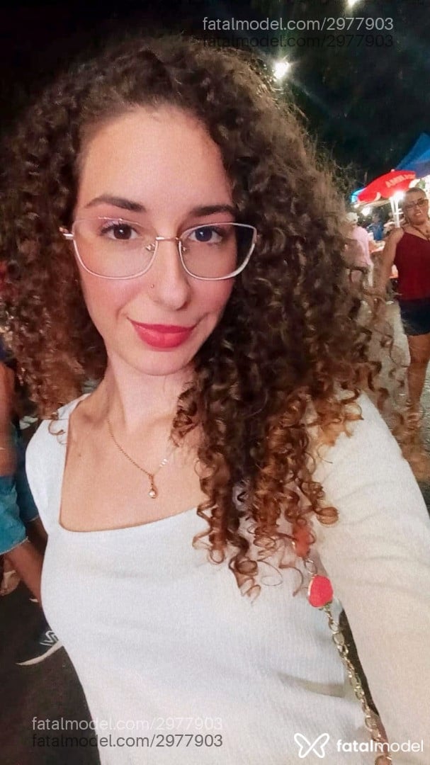 Acompanhante mulher morena (o) de olhos castanhos - Fernanda Raeli
